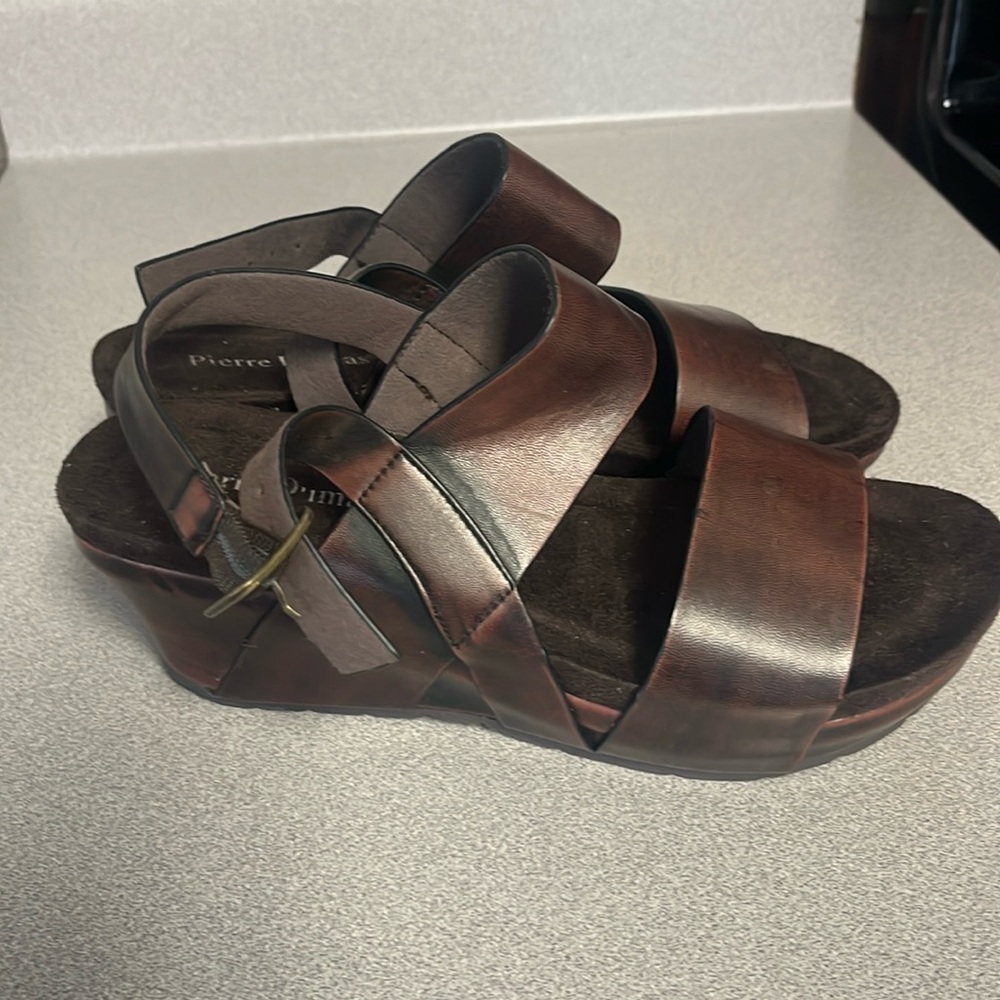 New w/O tag Pierre Dumas Leather wedge 7.5